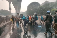 পুলিশের-সঙ্গে-আবারও-সংঘর্ষ-নিয়ন্ত্রণে-সাউন্ড-গ্রেনেড-ও-টিয়ার-গ্যাস-নিক্ষেপ