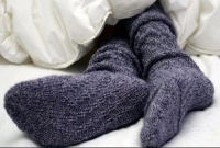 মোজা-পরে-ঘুমানো-স্বাস্থ্যের-জন্য-ক্ষতিকর-নাকি-উপকারী-