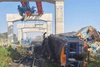 চলন্ত-ট্রেনের-ওপর-ক্রেন-ভেঙ্গে-পড়ে-২২-জনের-মৃত্যু