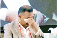 কেউ-কেউ-হাউমাউ-করে-কাঁদতে-কাঁদতে-তারেক-রহমানকে-জড়িয়ে-ধরেন