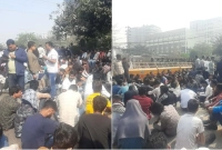 নির্বাচন-কমিশন-কার্যালয়ের-সামনে-বসে-পড়েছে-ছাত্রদল