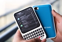 তিন-বন্ধুর-যৌথ-উদ্যোগে-তৈরি-এই-নতুন-স্মার্টফোন-Click-Communicator