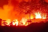 ভয়াবহ-আগুনে-৫০০-বসতি-পুড়ে-ছাই