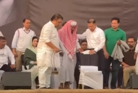 হুজুরকে-নিজের-চেয়ার-এগিয়ে-দিলেন-তারেক-রহমান