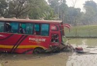 বিয়ের-বরযাত্রীসহ-বাস-খাদে