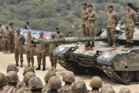 পালাচ্ছেন-হাজার-হাজার-বাসিন্দা--পাকিস্তানে-কী-ঘটেছে-জানেন-