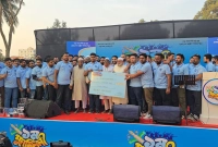 নির্বাচনী-তহবিলে-১৪-লাখ-টাকা-দিয়ে-পাশে-দাঁড়ালেন-হাসনাত-আবদুল্লাহর-স্কুলের-বন্ধু-ও-সহপাঠীরা