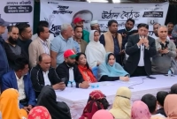 কড়াইল-বস্তি-সংলগ্ন-টিএন্ডটি-কলোনিতে-কোকোর-স্ত্রীর-উঠান-বৈঠক