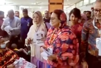 ধানের-শীষের-প্রচারে-আ-লীগের-সাবেক-প্রতিমন্ত্রীর-স্ত্রী