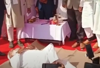 মঞ্চে-শীতল-পাটি-পেয়ে-শুয়ে-পড়লেন-জামায়াত-আমির