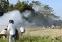 দুই-ঘণ্টাব্যাপী-সংঘর্ষে-হাতবোমা-বিস্ফোরণ-নিয়ন্ত্রণে-পুলিশ-ও-সেনাবাহিনী