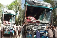 দুই-যাত্রীবাহী-বাসের-মুখোমুখি-সংঘর্ষে