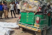 অটোরিকশায়-ট্রাকের-ধাক্কায়-৫-জনের-মৃত্যু
