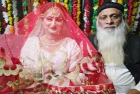 প্রেম-মানে-না-কোন-বাধা-৭০-বছরের-বৃদ্ধকে-বিয়ে-২২-বছরের-তরুণীর
