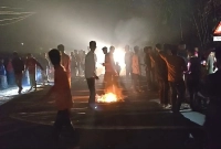 পুলিশ-ও-এলাকাবাসীর-মধ্যে-সংঘর্ষ-হামলা-মারামারি