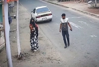 প্রাইভেট-কারে-তুলে-অপহরণের-চেষ্টা-যেভাবে-রক্ষা-পেলেন-এই-নারী