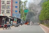 বিএনপির-অফিস-মিছিলে-হামলায়-আহত-২৫-৬-মোটরসাইকেলে-আগুন