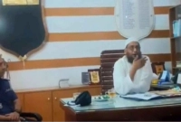 থানায়-ঢুকে-ওসির-চেয়ারে-বসে-পড়া-এমপির-ভিডিও-ভাইরাল