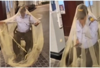 মশারির-ভেতর-বসে-‘ডিউটিতে’-নিরাপত্তা-প্রহরী