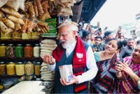 ছোট্ট-এক-দোকানে-গিয়ে-মোদি-বলেলেন-‘ভাই-ঝালমুড়ি-খাওয়ান-তো’