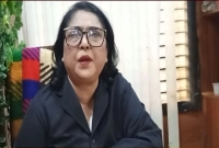 চোখ-থেকে-অঝোর-ধারায়-পানি-ঝরছে-আর-মনে-হচ্ছে