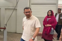 পৈত্রিক-ভিটায়-বসে-বগুড়ার-দুই-বিখ্যাত-খাবার-খেলেন-প্রধানমন্ত্রী