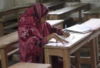 সিজার-হয়েছে-৩-দিন-আগে-সেই-নবজাতক-রেখে-পরীক্ষার-হলে-মা