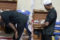 চোরকে-শাস্তি-না-দিয়ে-নামাজ-পড়িয়ে-ছেড়ে-দিল-মাদ্রাসা-কর্তৃপক্ষ