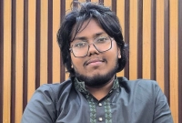 শাহবাগে-আসুন-ফেসবুকে-পোস্টের-পর-ডাকসু-নেতা-জুবায়ের-লাঞ্ছিত