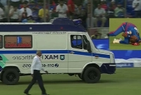 অ্যাম্বুলেন্সে-দ্রুত-হাসপাতালে-নেওয়া-হলো-এই-ক্রিকেটারকে