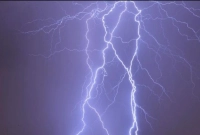 বজ্রপাতের-সময়-কী-করা-উচিৎ-রক্ষা-পাওয়ার-সঠিক-উপায়