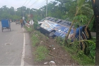 নিয়ন্ত্রণ-হারিয়ে-খাদে-গিয়ে-পড়ল-যাত্রীবাহী-বাস