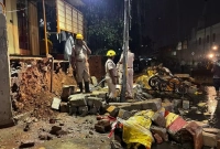 ভারী-বৃষ্টির-মধ্যে-হাসপাতালের-দেয়াল-ধসে-শিশুসহ-৭জনের-মৃত্যু