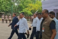 নিরাপত্তা-কড়াকড়ি-ভুলে-জনতার-কাতারে-তারেক-রহমান