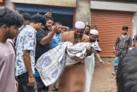 বাবার-মোটরসাইকেল-থেকে-ছিটকে-পড়ে-প্রাণ-গেল-মাদরাসা-ছাত্রের