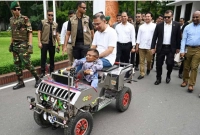 রিফাতের-বানানো-‘স্মার্ট-কারে’-চড়ে-ঘুরলেন-প্রধানমন্ত্রী-তারেক-রহমান