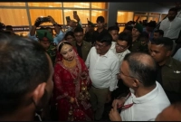 বিয়ের-অনুষ্ঠানে-যেন-কোনো-অসুবিধা-না-হয়-তাই-বিএনপির-কর্মসূচি-আগে-শেষ-করে-দিলেন-প্রধানমন্ত্রী