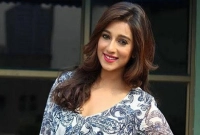 আমার-যে-পেশা-অভিনয়-সেটাতেই-মন-দিতে-চাই-সায়ন্তিকা