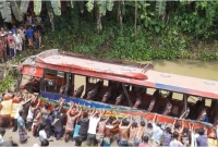সংঘর্ষের-পর-উল্টে-পুকুরে-গিয়ে-পড়ল-যাত্রীবাহী-বাস