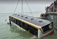 উদ্ধার-করা-হলো-পদ্মায়-ডুবে-যাওয়া-সেই-বাস-যাত্রী-ছিল-৩৮-জনের-মতো