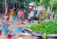 বিয়েবাড়িতে-মাংস-না-খেয়ে-জমাচ্ছিলেন-টেবিলের-নিচে-অতঃপর