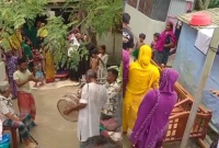 ঢোল-বাঁশি-বাজিয়ে-বাবাকে-শেষ-বিদায়-অতঃপর-যা-ঘটলো