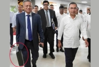 অর্থমন্ত্রী-কেন-ব্রিফকেস-নিয়ে-সংসদে-আসেন-কী-থাকে-এতে-