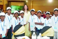 ৯০-কৃতী-শিশুশিক্ষার্থীর-সঙ্গে-প্রাণবন্ত-ও-হৃদ্যতাপূর্ণ-আড্ডায়-জাইমা-রহমান