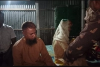 এক-নারীর-ঘর-থেকে-গভীর-রাতে-মসজিদের-ইমাম-আটক