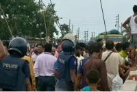 দুই-পক্ষের-রক্তক্ষয়ী-সংঘর্ষ-আহত-পুলিশসহ-অন্তত-৬০