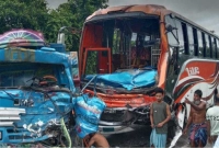 যাত্রীবাহী-বাস-ও-মালবাহী-ট্রাকের-মুখোমুখি-সংঘর্ষ