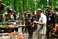 এই-প্রথম-কোনো-প্রধানমন্ত্রী-সেনাবাহিনীর-গ্রীষ্মকালীন-প্রশিক্ষণ-এলাকায়-স্বশরীরে-উপস্থিত