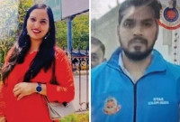 রাস্তার-মাঝেই-স্ত্রীকে-গুলি-করে-হত্যা
