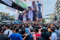 মুখোমুখি-অবস্থানে-আছে-দুই-পক্ষ-ক্যাম্পাসে-বিজিবি-মোতায়েন
